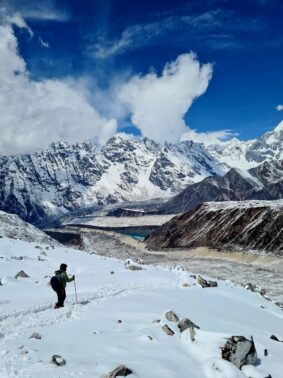 Vi bär endast lätt dagryggsäck under vandringen