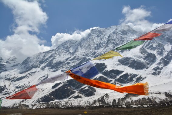 Det ingår lån av dunjacka, dunsovsäck, duffelbag