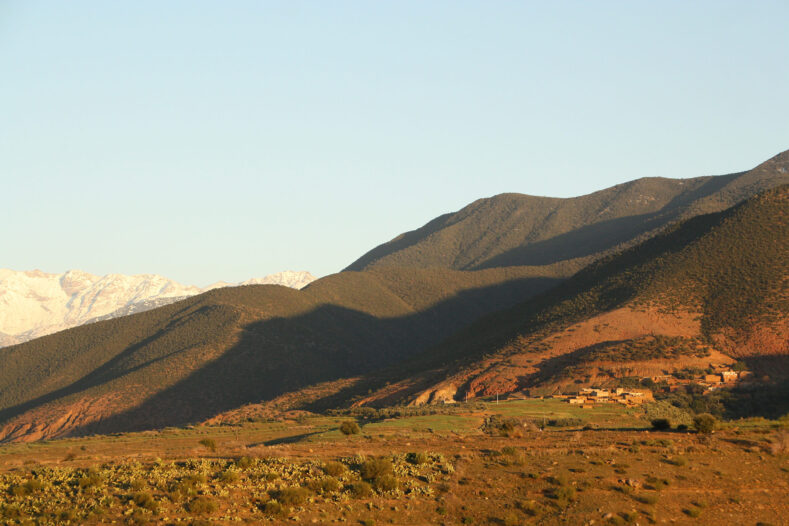 Skymningen lockar fram ljuset ur bergen